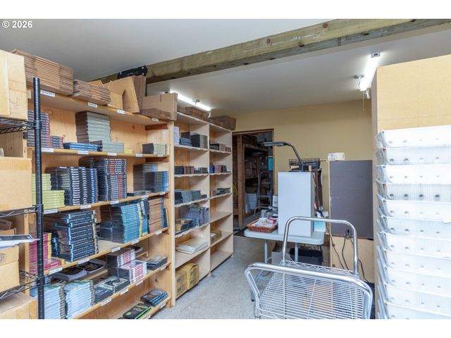 135 CHAMPAGNE Dr, Roseburg, OR 97471