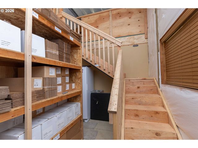 135 CHAMPAGNE Dr, Roseburg, OR 97471