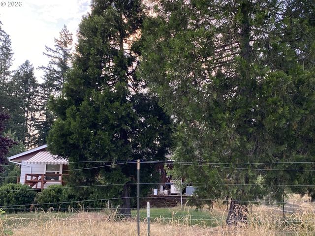 135 CHAMPAGNE Dr, Roseburg, OR 97471