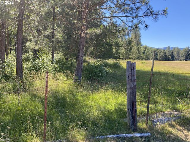 135 CHAMPAGNE Dr, Roseburg, OR 97471