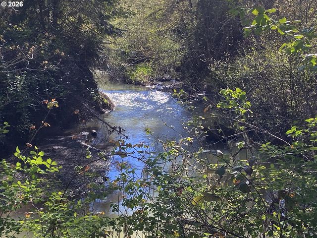 135 CHAMPAGNE Dr, Roseburg, OR 97471