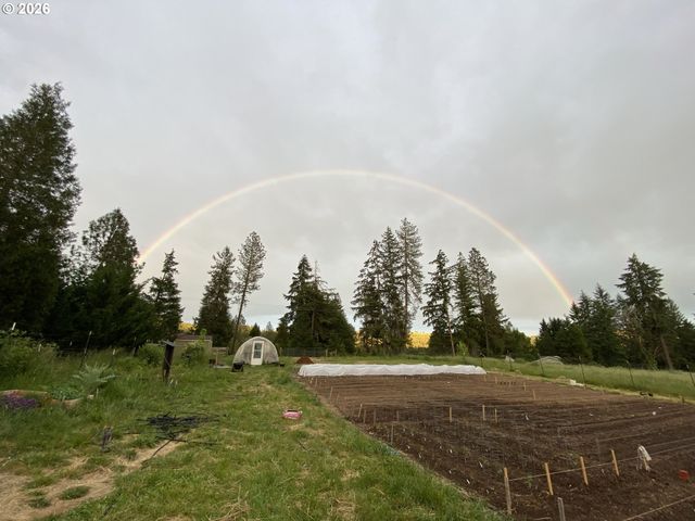 135 CHAMPAGNE Dr, Roseburg, OR 97471