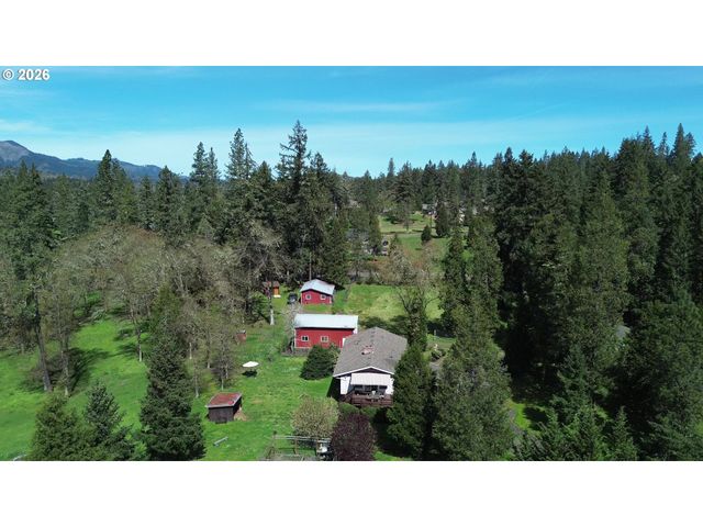 135 CHAMPAGNE Dr, Roseburg, OR 97471