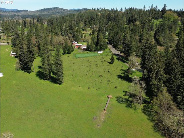 135 CHAMPAGNE Dr, Roseburg, OR 97471