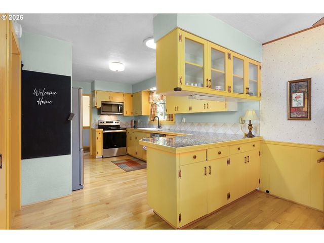 135 CHAMPAGNE Dr, Roseburg, OR 97471