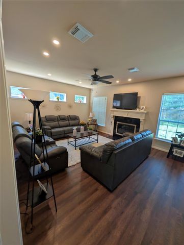 130 Songful Woods Place, The Woodlands, TX 77380