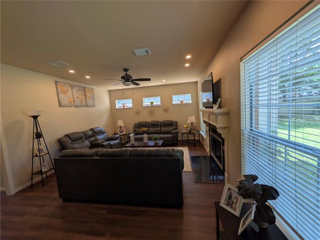 130 Songful Woods Place, The Woodlands, TX 77380