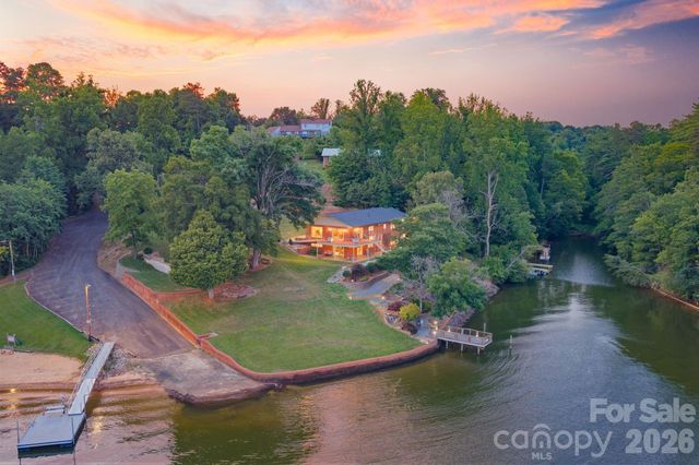 6296 Southlake Drive, Hickory, NC 28601