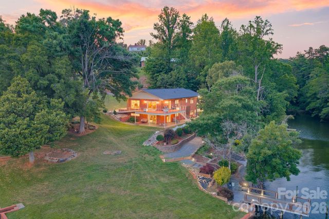 6296 Southlake Drive, Hickory, NC 28601