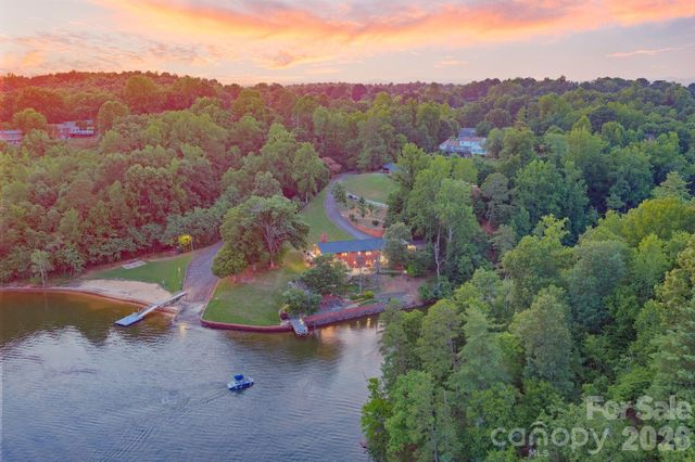 6296 Southlake Drive, Hickory, NC 28601