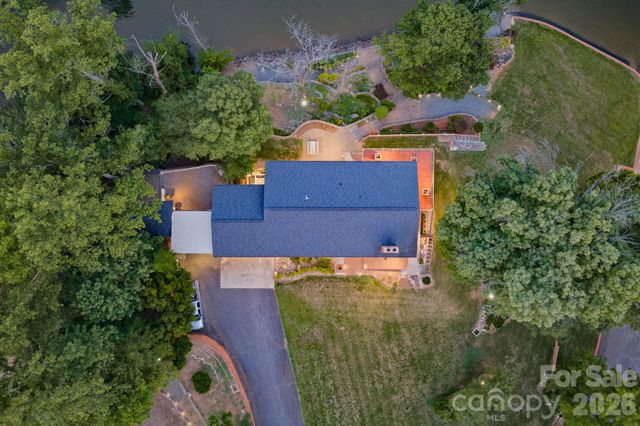 6296 Southlake Drive, Hickory, NC 28601
