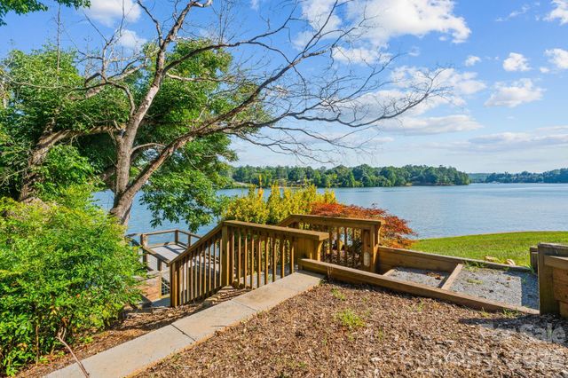 6296 Southlake Drive, Hickory, NC 28601