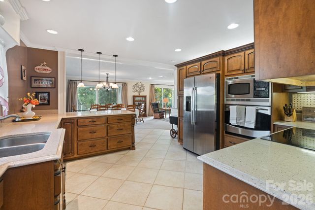6296 Southlake Drive, Hickory, NC 28601