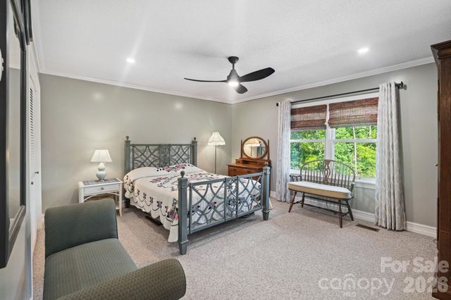6296 Southlake Drive, Hickory, NC 28601