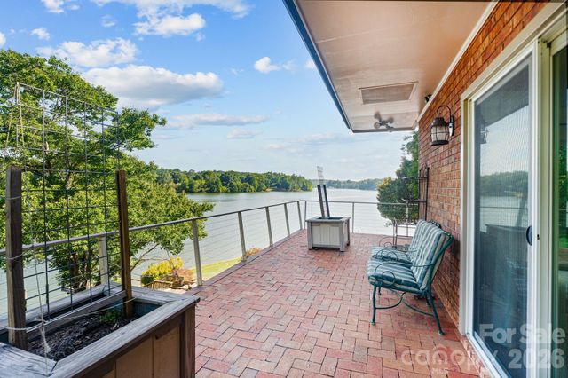 6296 Southlake Drive, Hickory, NC 28601