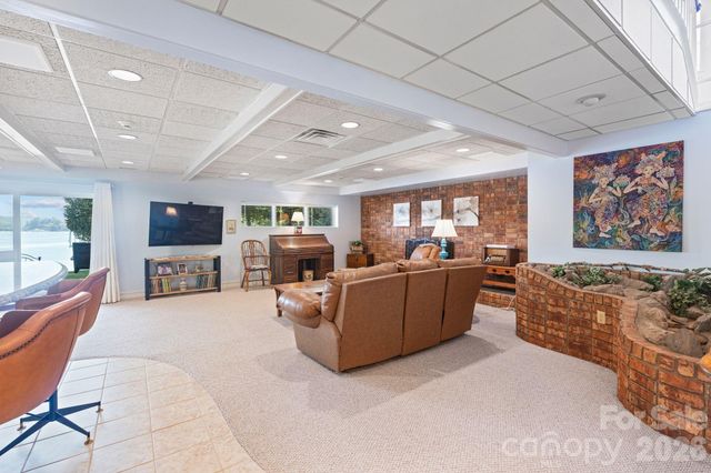 6296 Southlake Drive, Hickory, NC 28601
