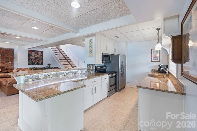 6296 Southlake Drive, Hickory, NC 28601