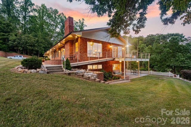 6296 Southlake Drive, Hickory, NC 28601