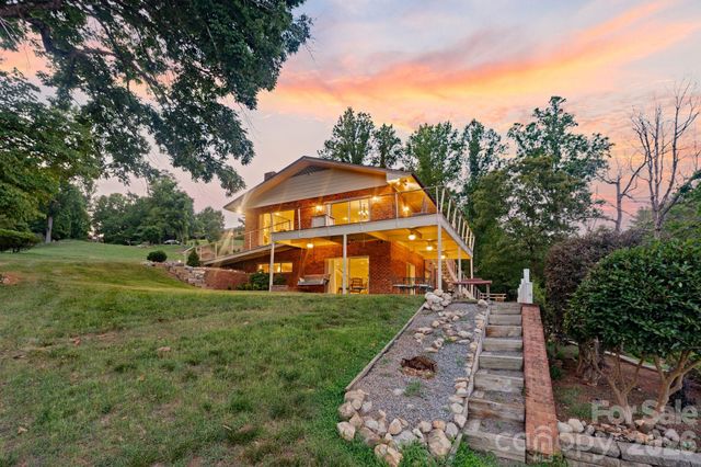 6296 Southlake Drive, Hickory, NC 28601