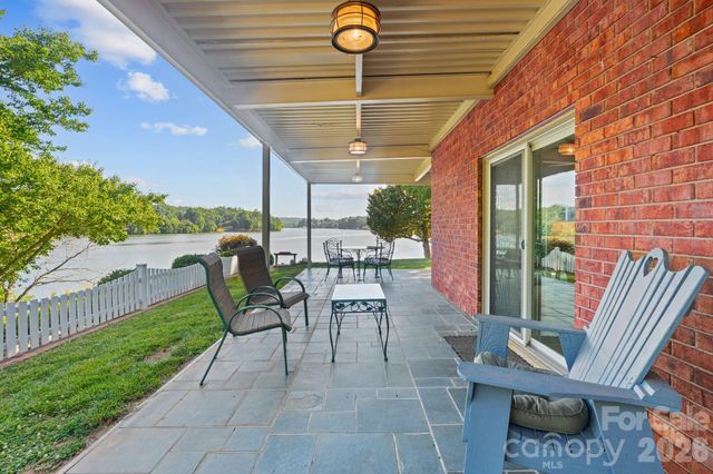 6296 Southlake Drive, Hickory, NC 28601