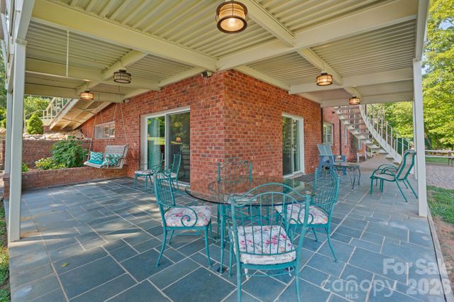 6296 Southlake Drive, Hickory, NC 28601
