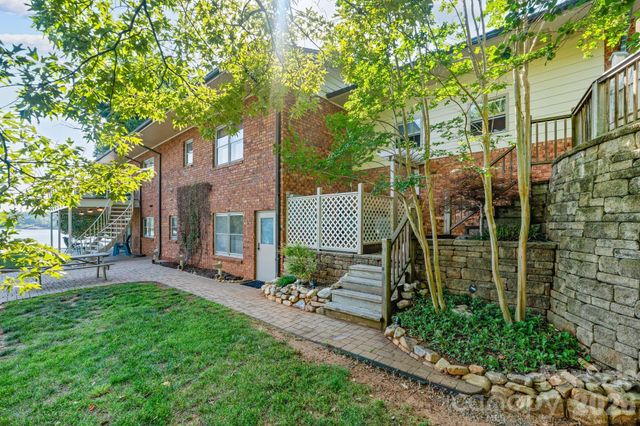 6296 Southlake Drive, Hickory, NC 28601