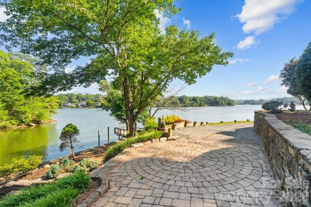 6296 Southlake Drive, Hickory, NC 28601