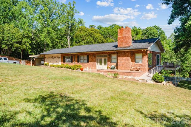 6296 Southlake Drive, Hickory, NC 28601