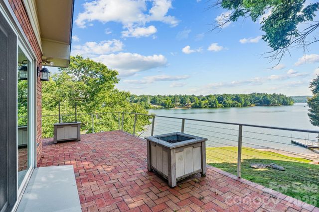 6296 Southlake Drive, Hickory, NC 28601