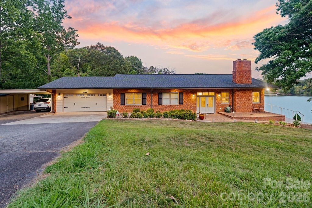6296 Southlake Drive, Hickory, NC 28601
