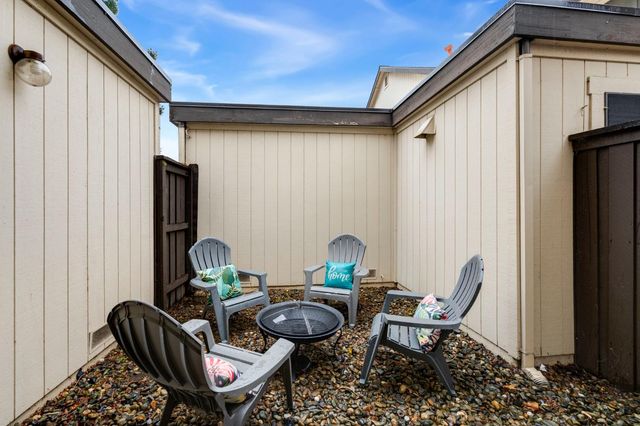 6746 Calvine Rd, Sacramento, CA 95823