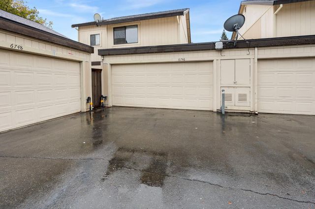 6746 Calvine Rd, Sacramento, CA 95823