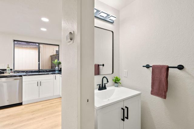 6746 Calvine Rd, Sacramento, CA 95823