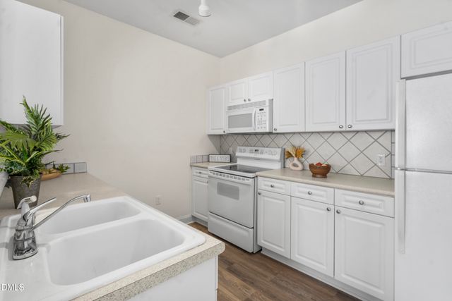 1922 Parkside Village Drive, Clayton, NC 27520