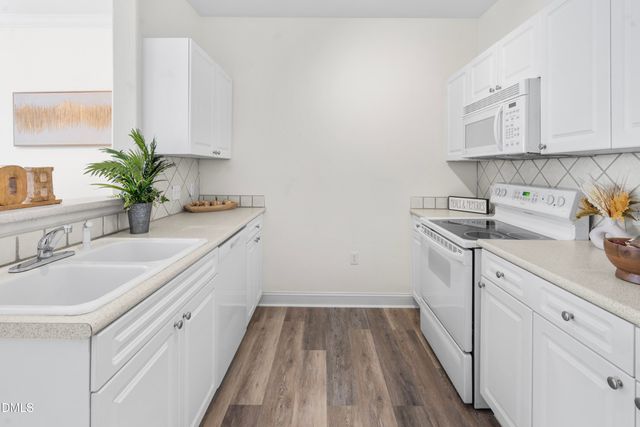 1922 Parkside Village Drive, Clayton, NC 27520