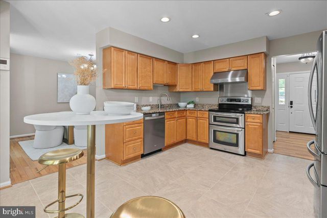 7588 WOODSTOWN DR, Springfield, VA 22153