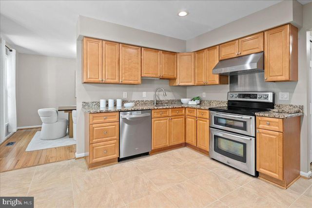 7588 WOODSTOWN DR, Springfield, VA 22153