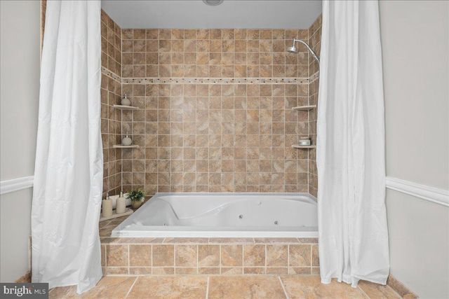 7588 WOODSTOWN DR, Springfield, VA 22153