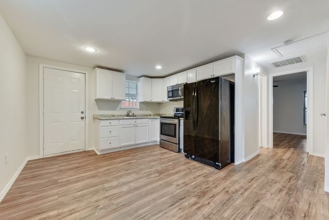 3518 N Pecan Street, Fort Worth, TX 76106