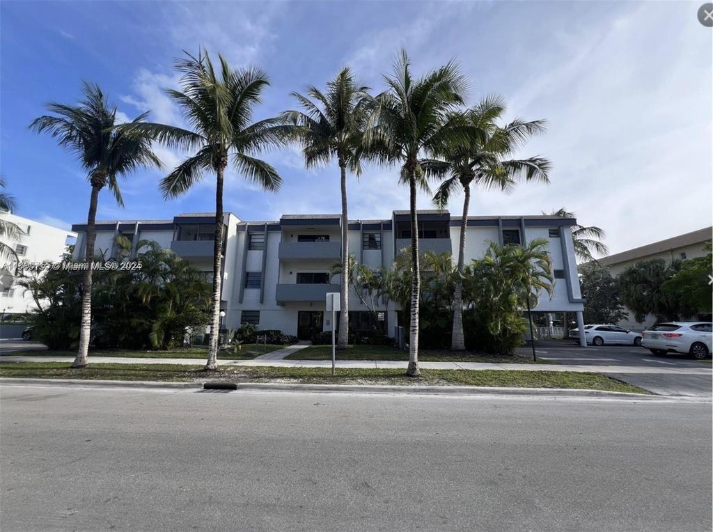 3582 NE 171st St 201, North Miami Beach, FL 33160