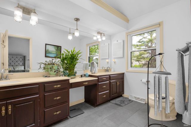 16187 Oak Hill Boulevard, Granger, IN 46530