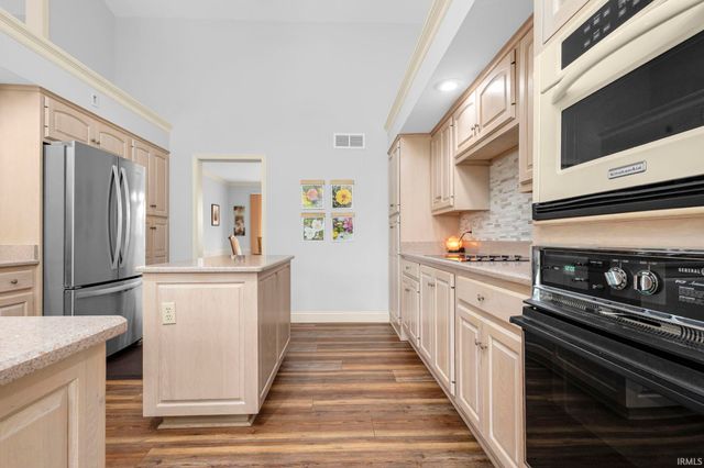 16187 Oak Hill Boulevard, Granger, IN 46530