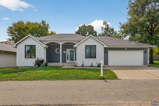 3724 SW Brook Lawn CIR, Topeka, KS 66610