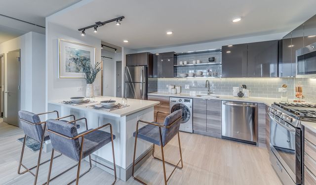 2233 S Highland Avenue H0801, Lombard, IL 60148