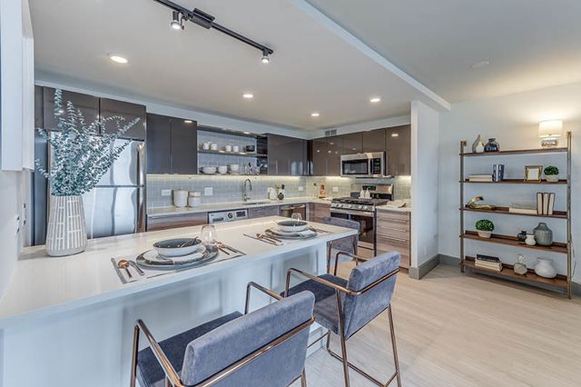 2233 S Highland Avenue H0801, Lombard, IL 60148