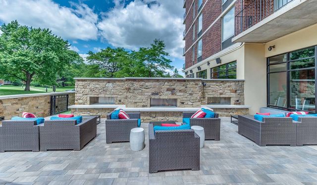 2233 S Highland Avenue H0801, Lombard, IL 60148