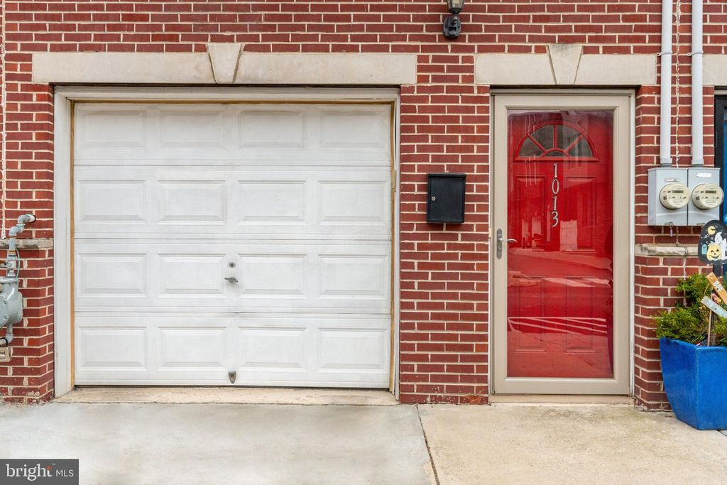 1013 S 19TH ST, Philadelphia, PA 19146