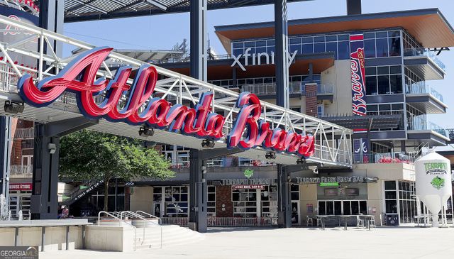 1002 Creatwood Circle SE, Smyrna, GA 30080