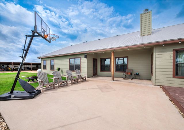 877 County Road 455, Coupland, TX 78615