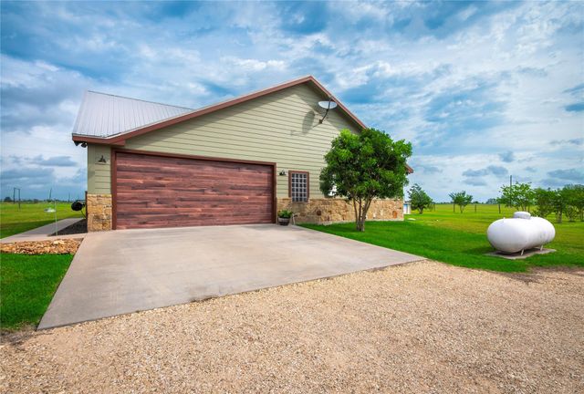 877 County Road 455, Coupland, TX 78615
